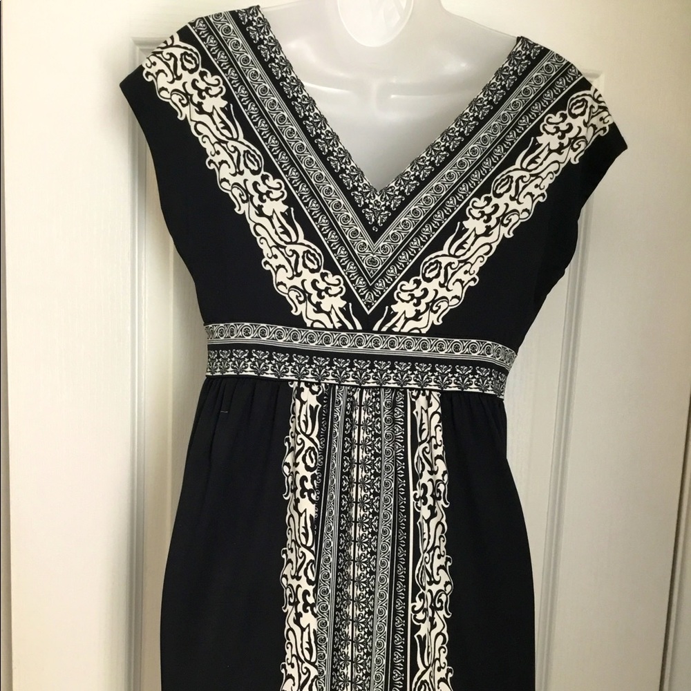 Short sleeve v-neck dress